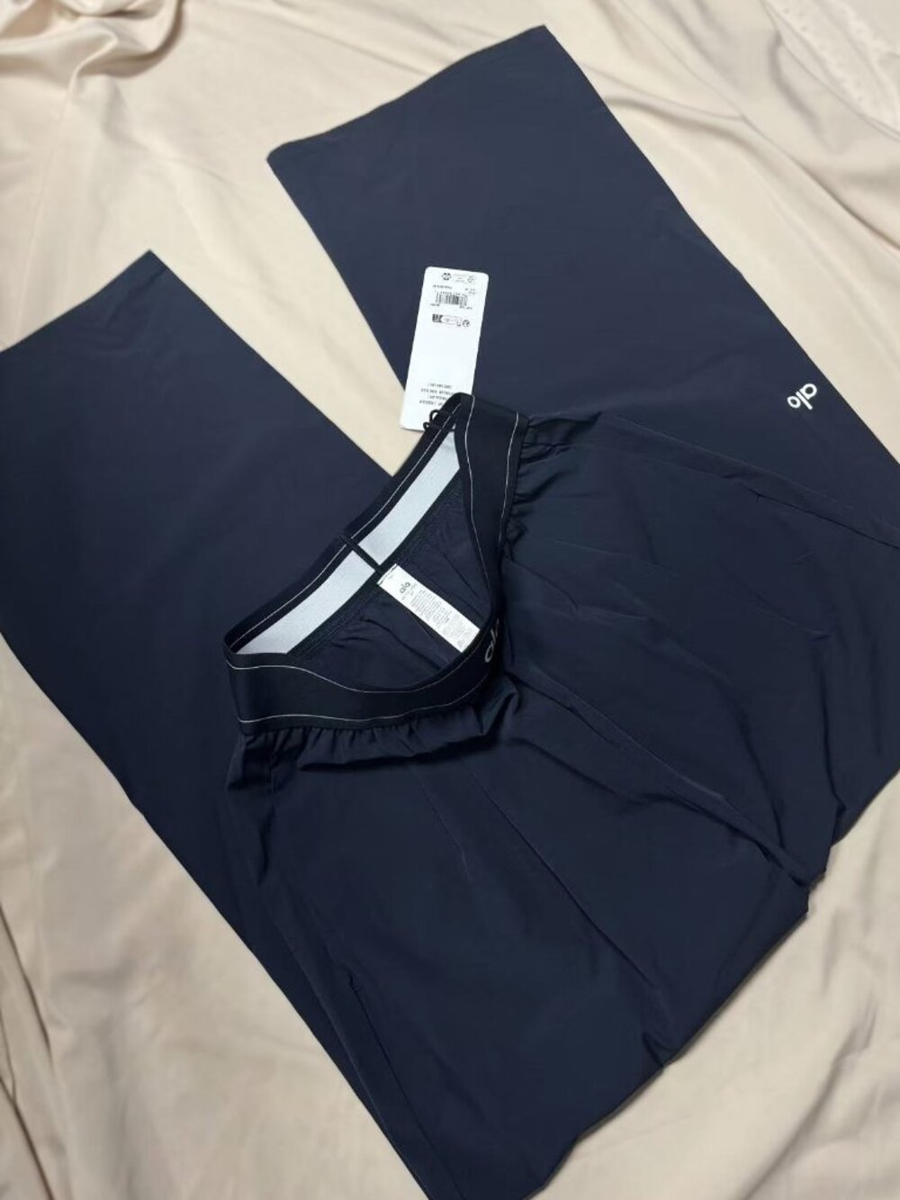 Brand new Alo Yoga Suit Up Navy Pants Regular  30-inch inseam loose-fit trousers - Picture 7 of 12